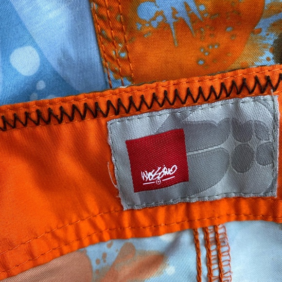 NWOT Mossimo - Men’s floral pattern board shorts, velcro zipper, decor s… - Picture 5 of 7